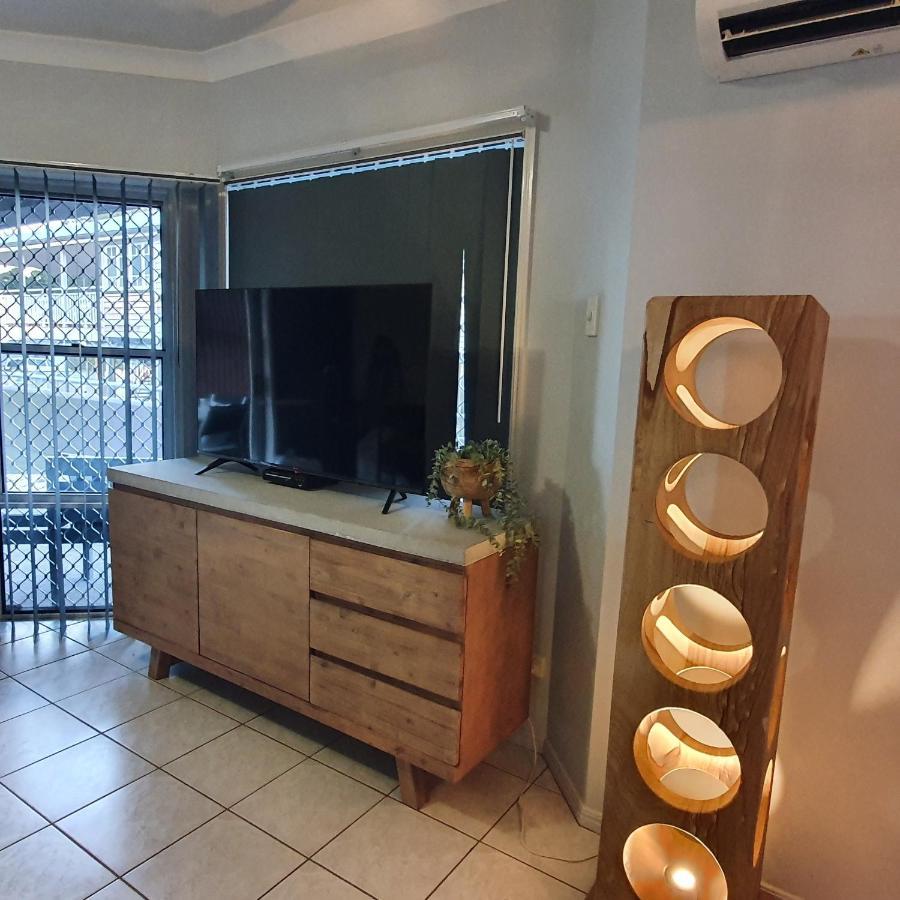 Villa Venezia Apt 3 - Spacious Hervey Bay Beachfront Apartment Exterior foto