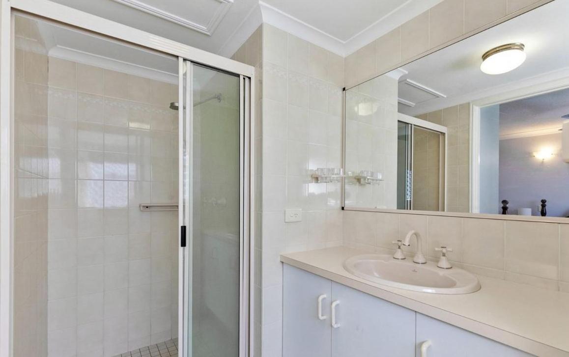 Villa Venezia Apt 3 - Spacious Hervey Bay Beachfront Apartment Exterior foto